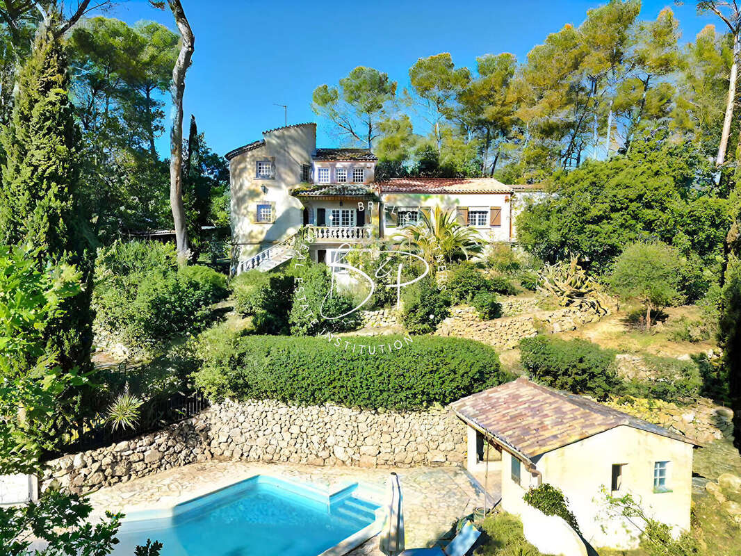 Maison Lorgues de 206 m² 4 chambres, un studio sur 6100 m² de terrain - photo 2