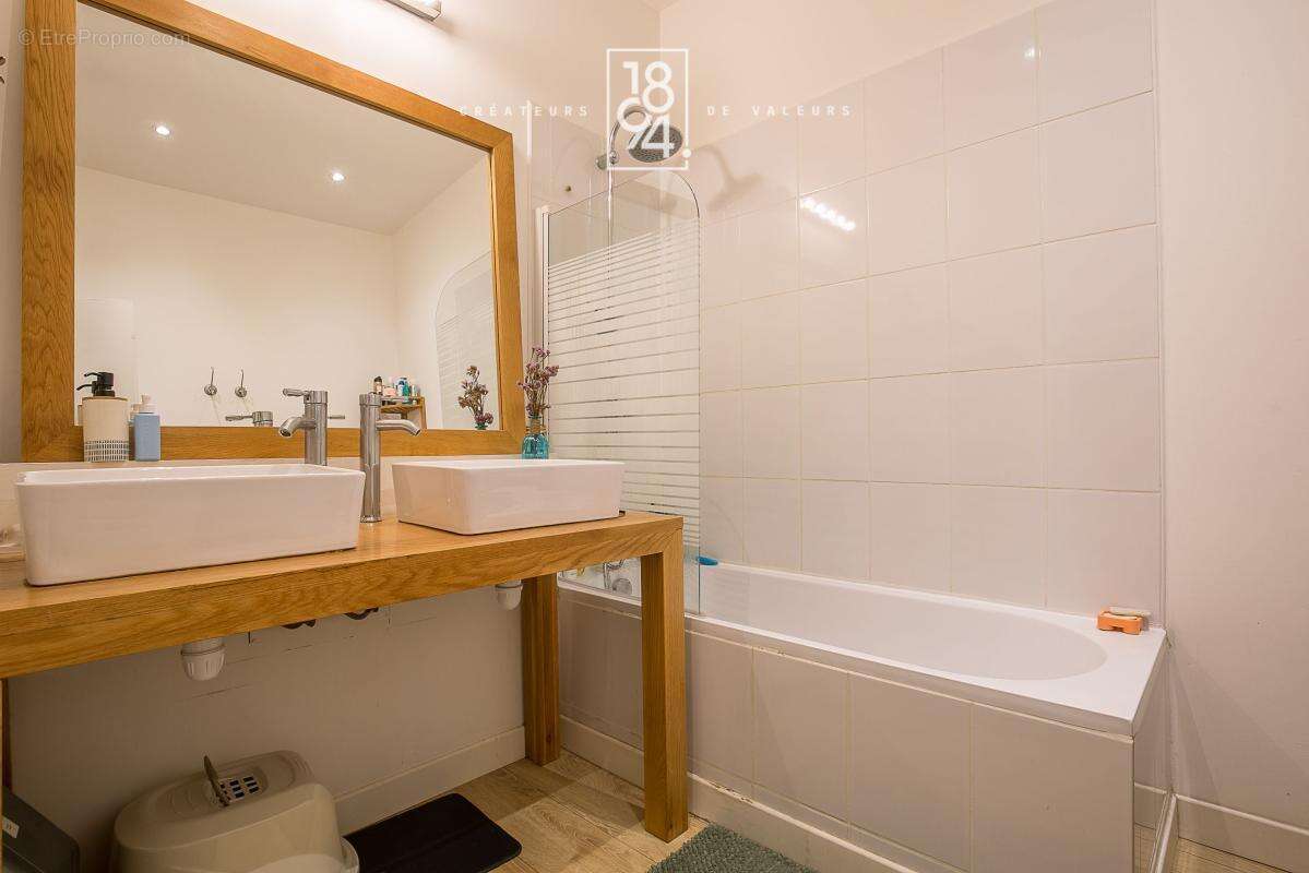 Appartement à MARSEILLE-5E