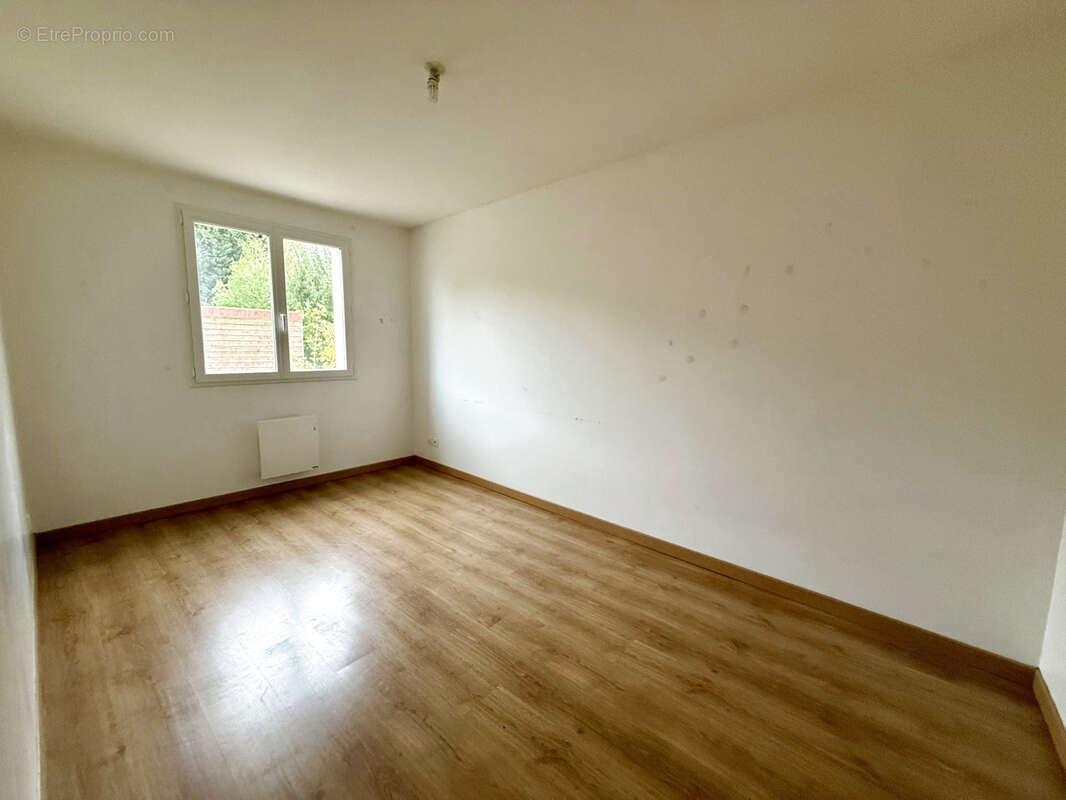 Maison à MORAINVILLIERS