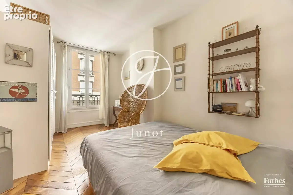 Paris 9e - RUE CHAPTAL - Appartement - 5 pièces - 105,8m² Carrez - 3/4 chambres - Balcon filant - photo 9