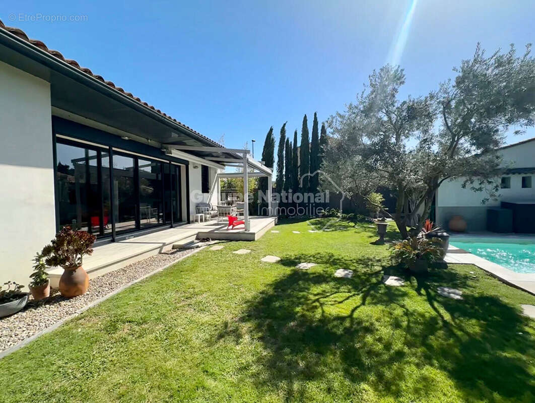Villa contemporaine de 168 m²  3 chambres  60 m² d'espace de viePrestations haut de gamme  Piscine - photo 20