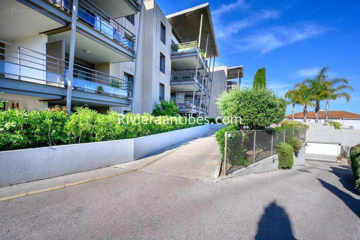 Antibes dernier etage 5p vue verdure et mer - photo 20