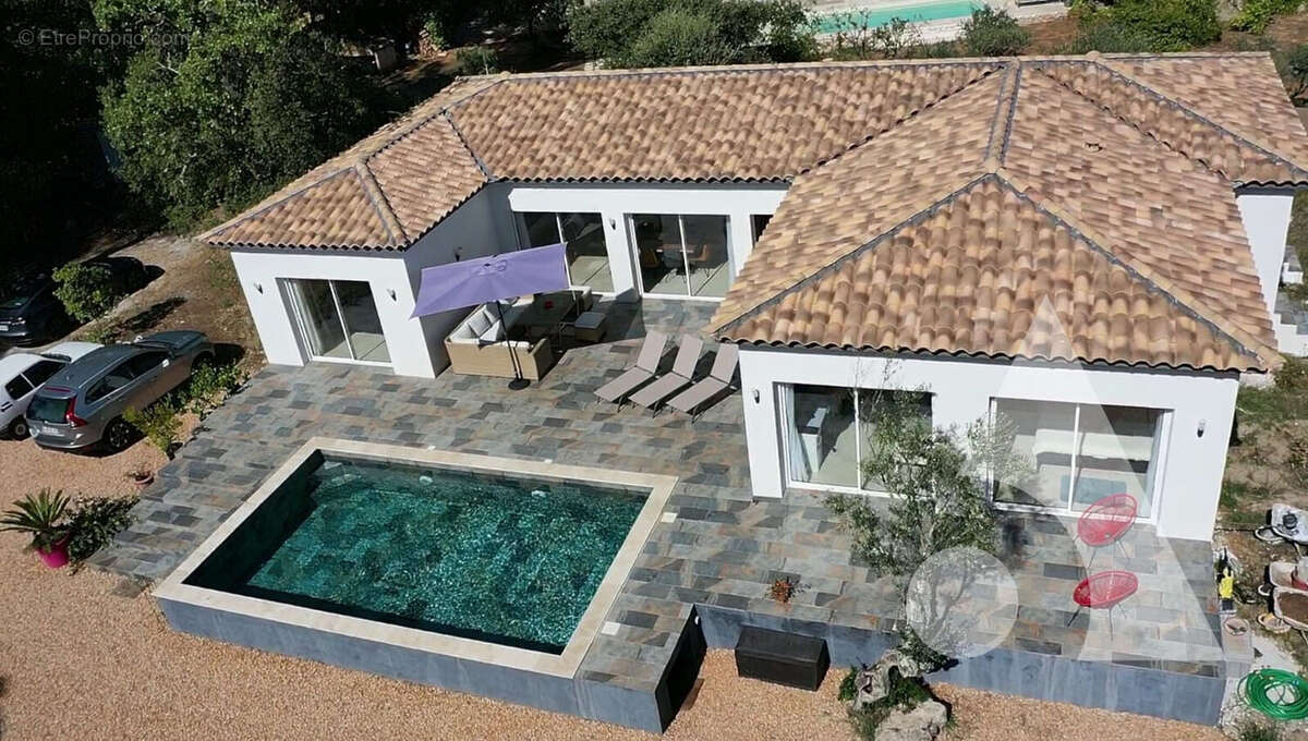 Maison à SILLANS-LA-CASCADE