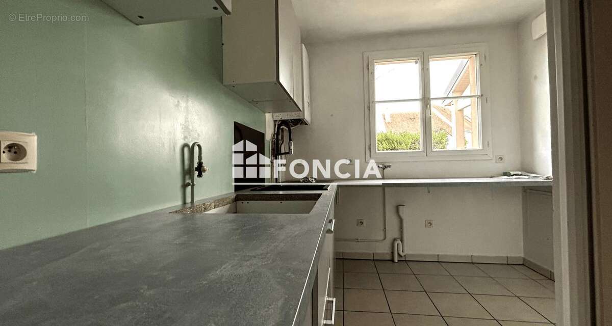 Maison à LE COUDRAY-MONTCEAUX