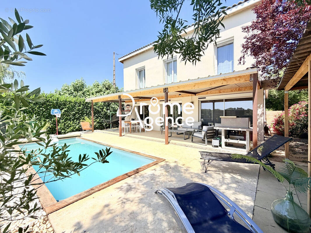 jardin côté piscine - Maison à MONTELEGER