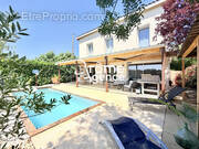 jardin côté piscine - Maison à MONTELEGER