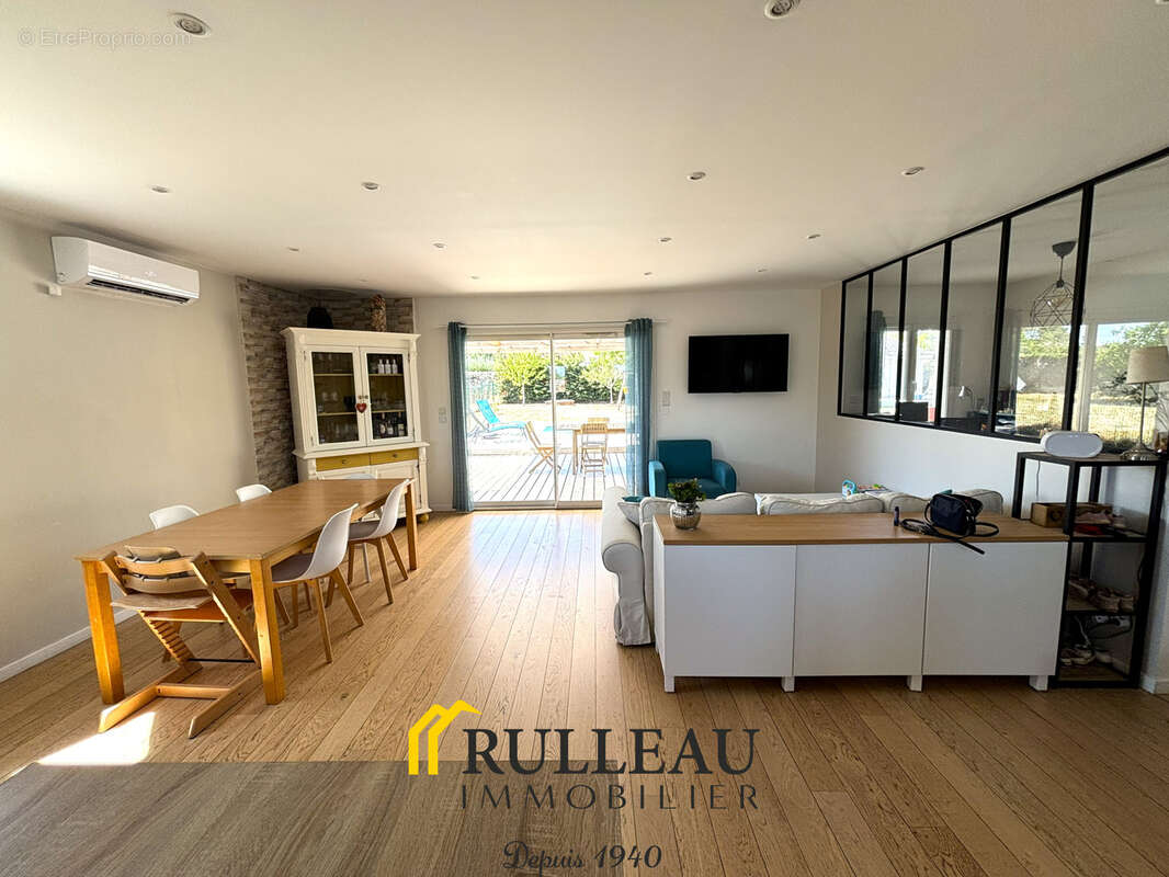 Maison contemporaine de plain-pied avec piscine, double garage et jardin à Saint-André-de-Cubzac - photo 8