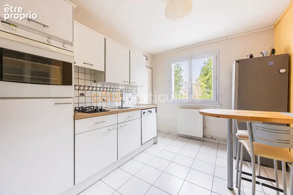 Rezé -- saint-paul -- appartement t4 -- 76m2 -- 2 chambres -- balcon -- garage boxé -- cave - photo 5