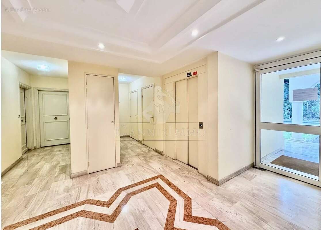 Appartement à MANDELIEU-LA-NAPOULE