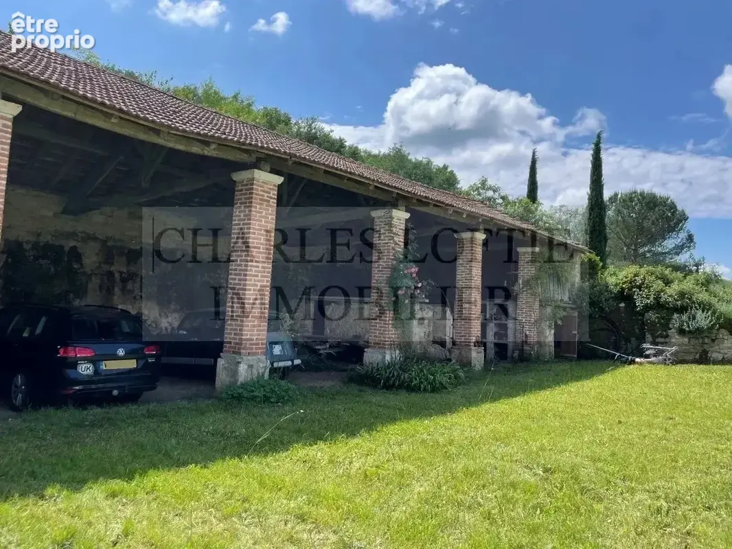 Bel ensemble - corps de ferme avec 3 maisons, un hangar, jardin et verger - photo 5