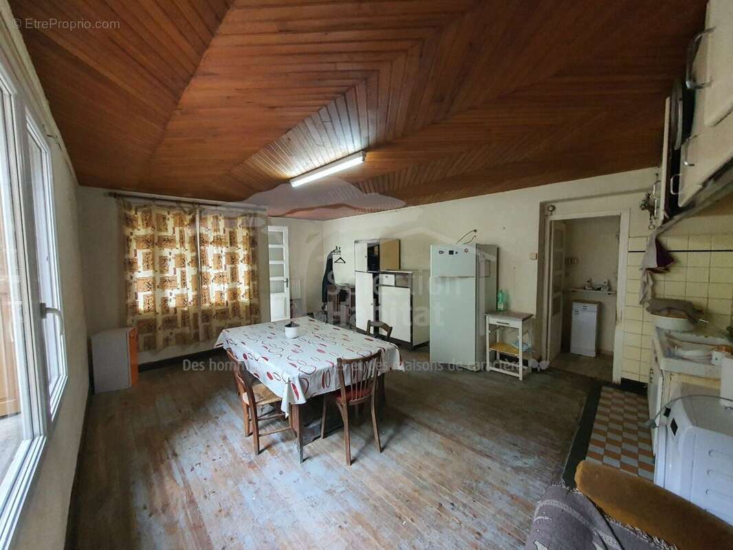 Pradinas- maison de village avec terrain et dependances - photo 9