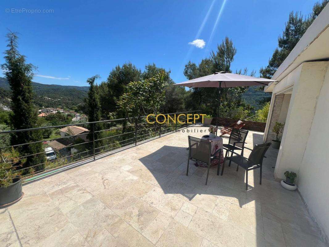 Villa d'exception à Contes - Volumes rares, piscine & dépe - photo 26
