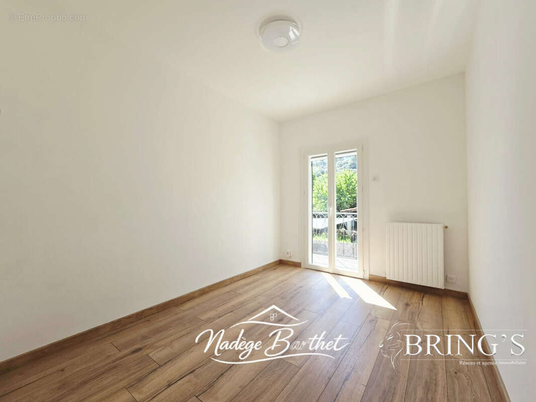 Maison avec dépendance - Chambre 1 - Maison à ROUGIERS