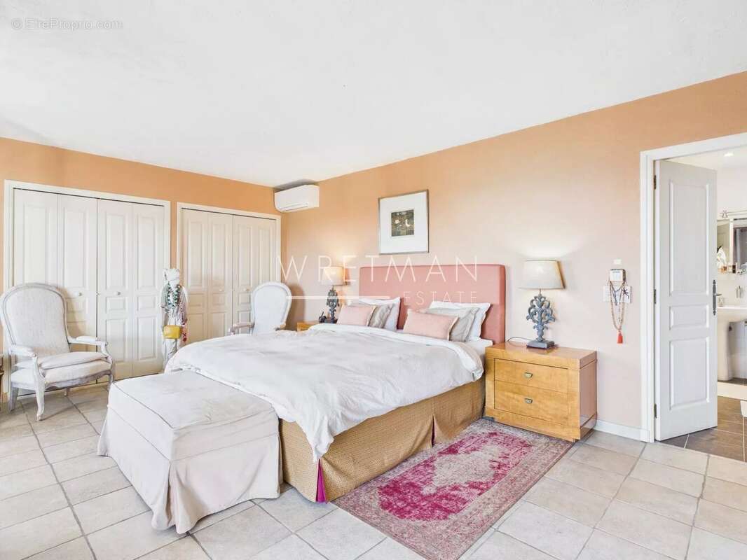 Maison à CHATEAUNEUF-GRASSE