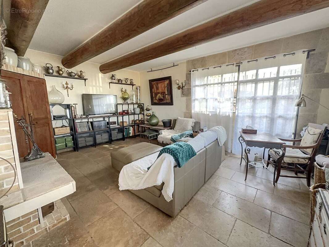 Appartement à MOURIES