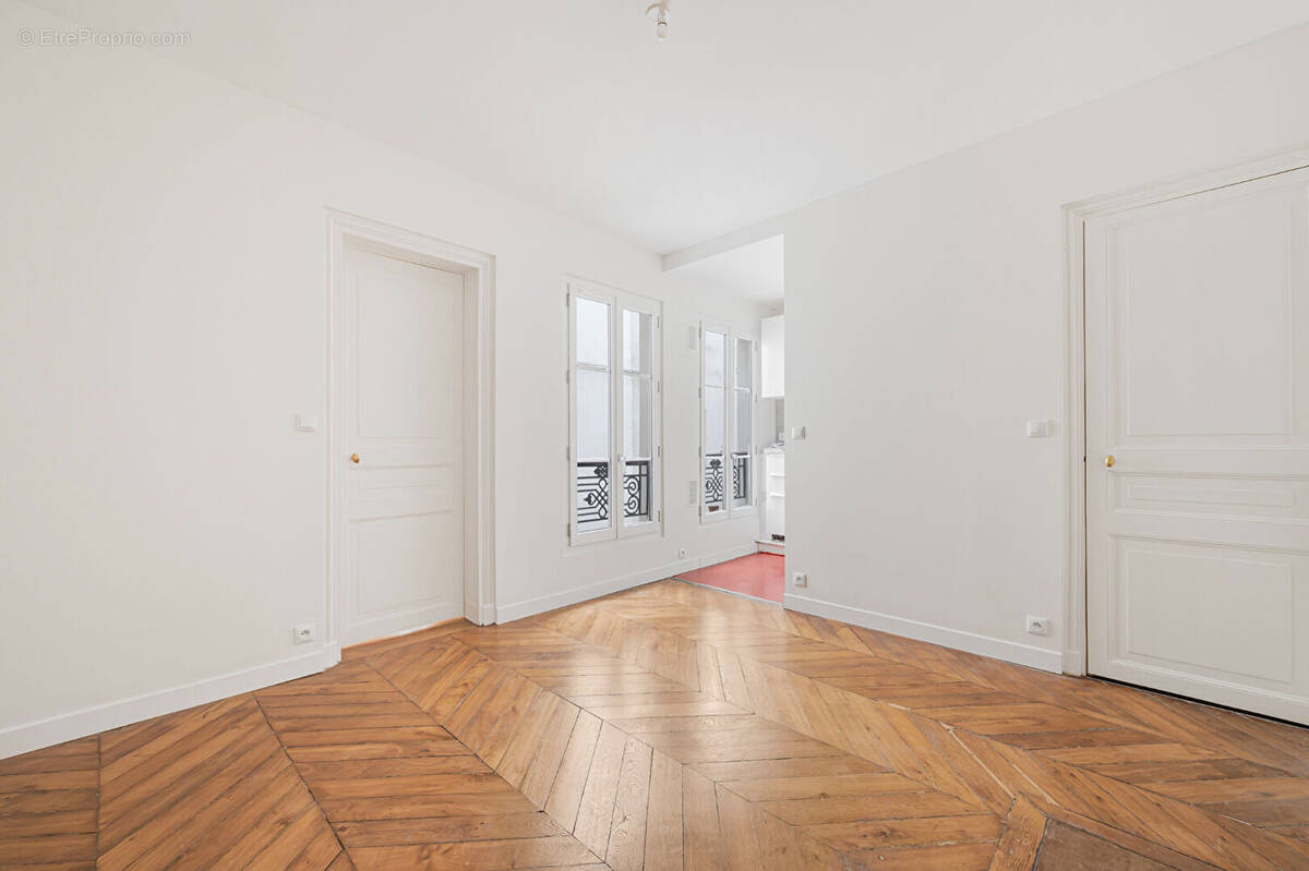 Appartement à PARIS-14E