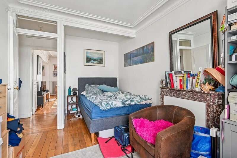 Appartement à NEUILLY-SUR-SEINE