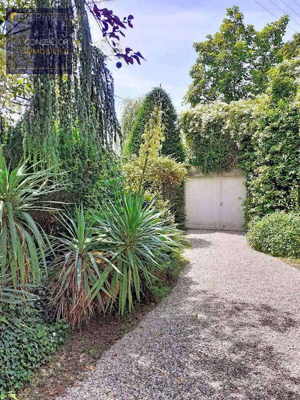 Maison à SAINT-GENIS-LAVAL