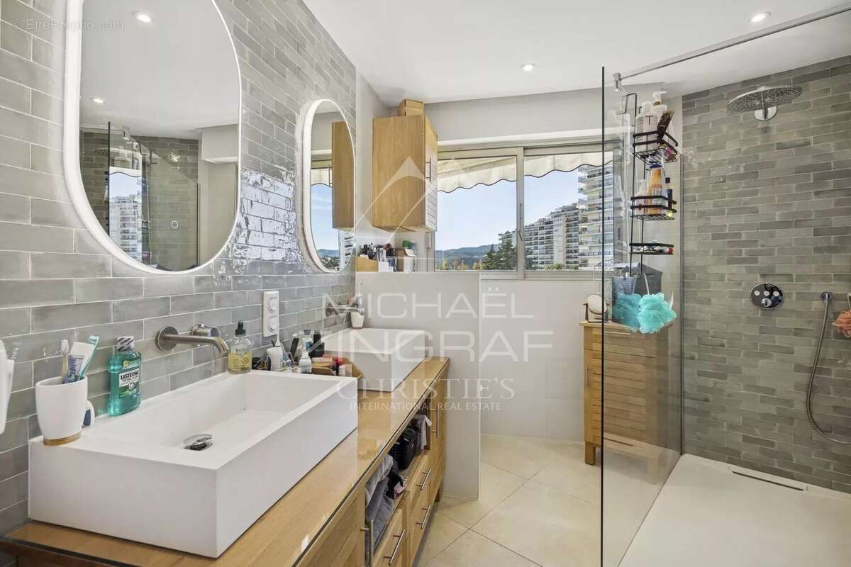 Appartement à MANDELIEU-LA-NAPOULE