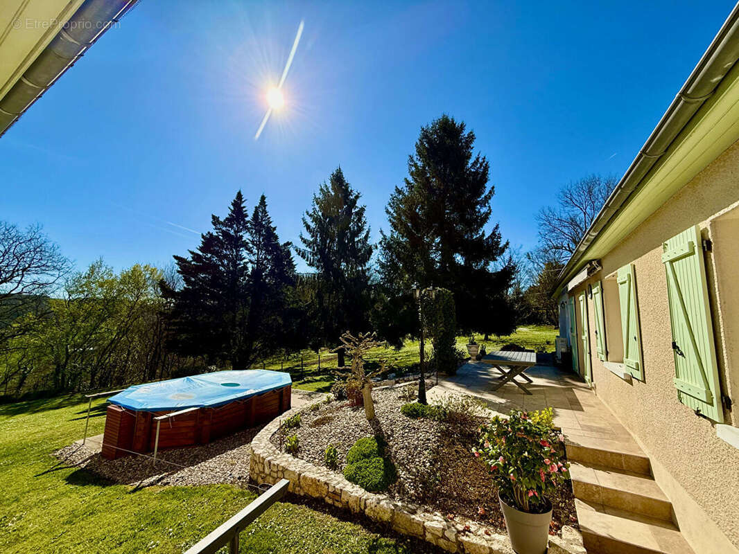 Maison à ALLEZ-ET-CAZENEUVE