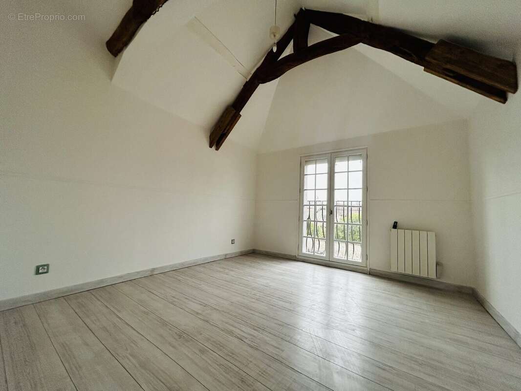 Appartement à LA CHAPELLE-EN-SERVAL