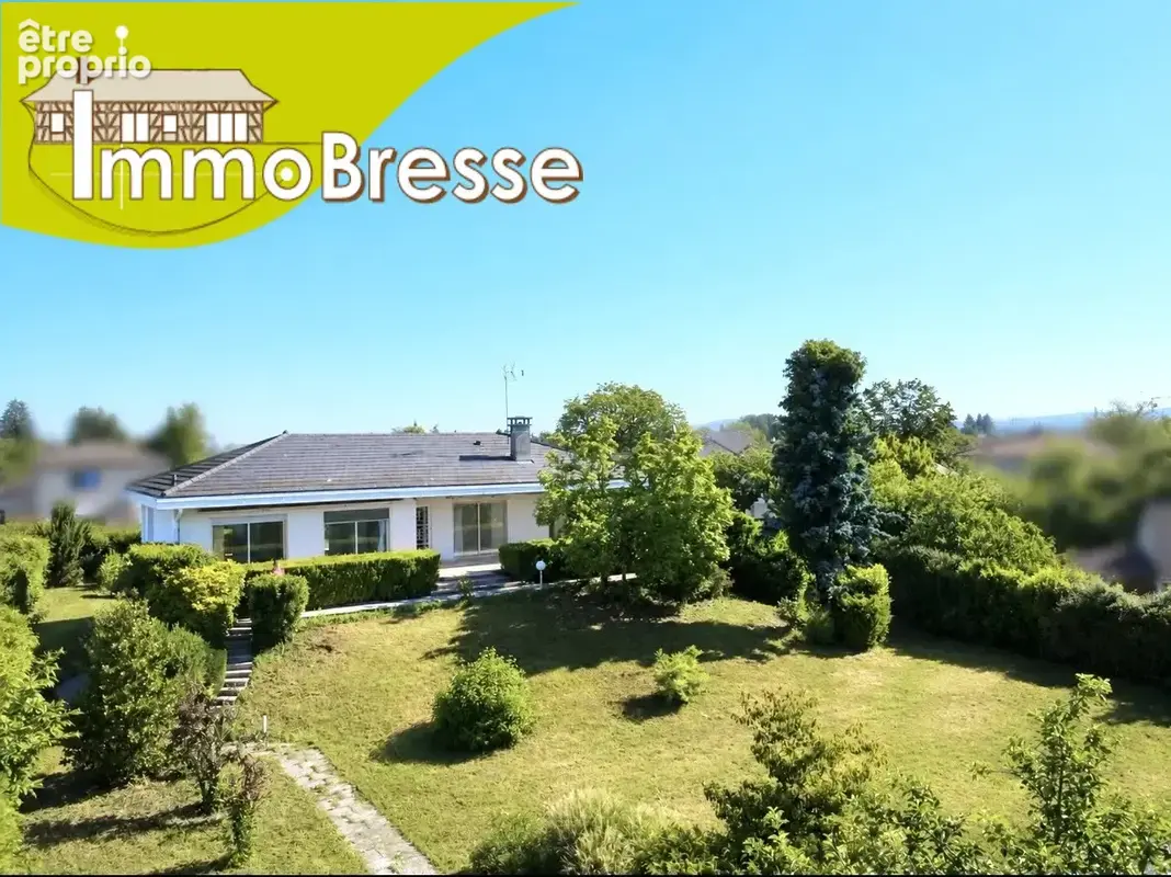 Maison de 180 m² habitables dont 118 m² pour la partie principale, édifiée sur 2 509 m² de terrain en zone UD