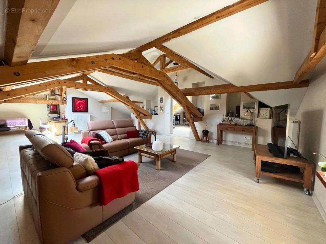 Maison à SAINT-VICTOR-DE-CESSIEU