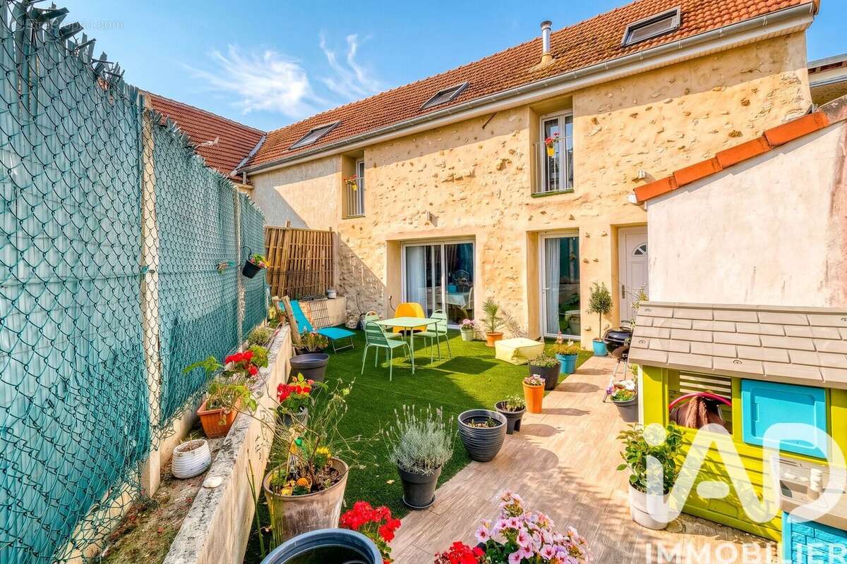 Photo 2 - Maison à CHAUCONIN-NEUFMONTIERS