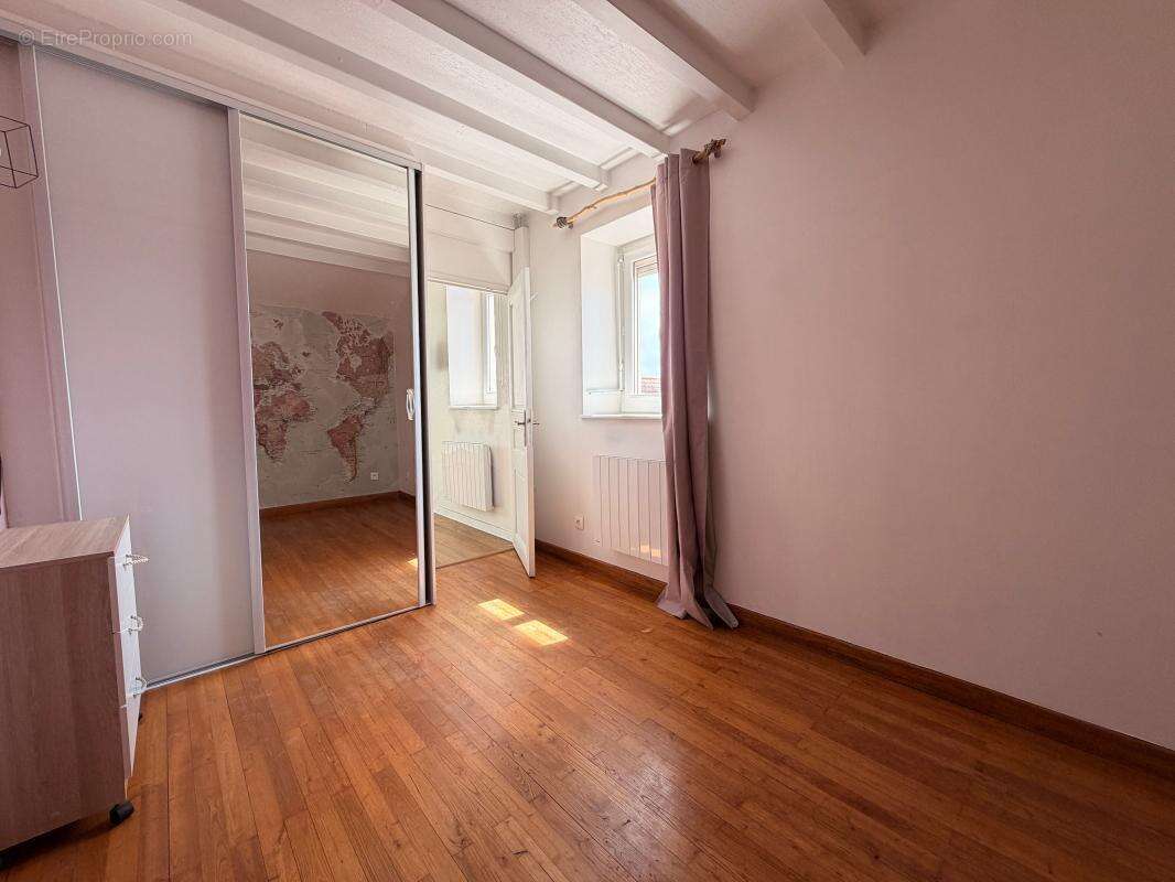 A vendre T2 de plus de 52 m² en parfait état à Sathonay-Camp Mairie - photo 6