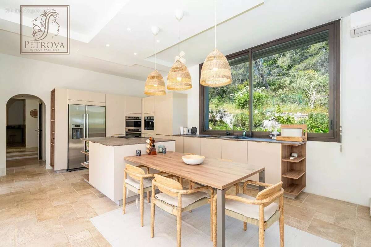 Maison à TOURRETTES-SUR-LOUP