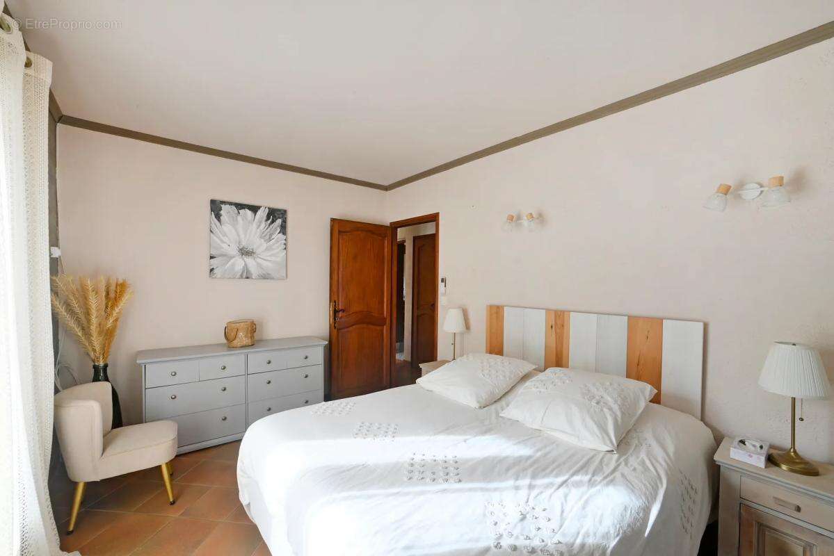 Maison à SAINT-HILAIRE-DE-BRETHMAS