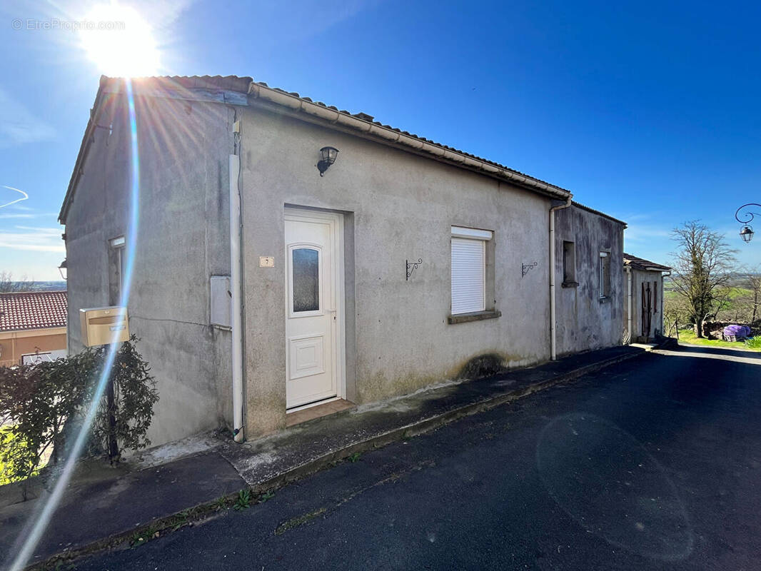 Maison à MONBAHUS