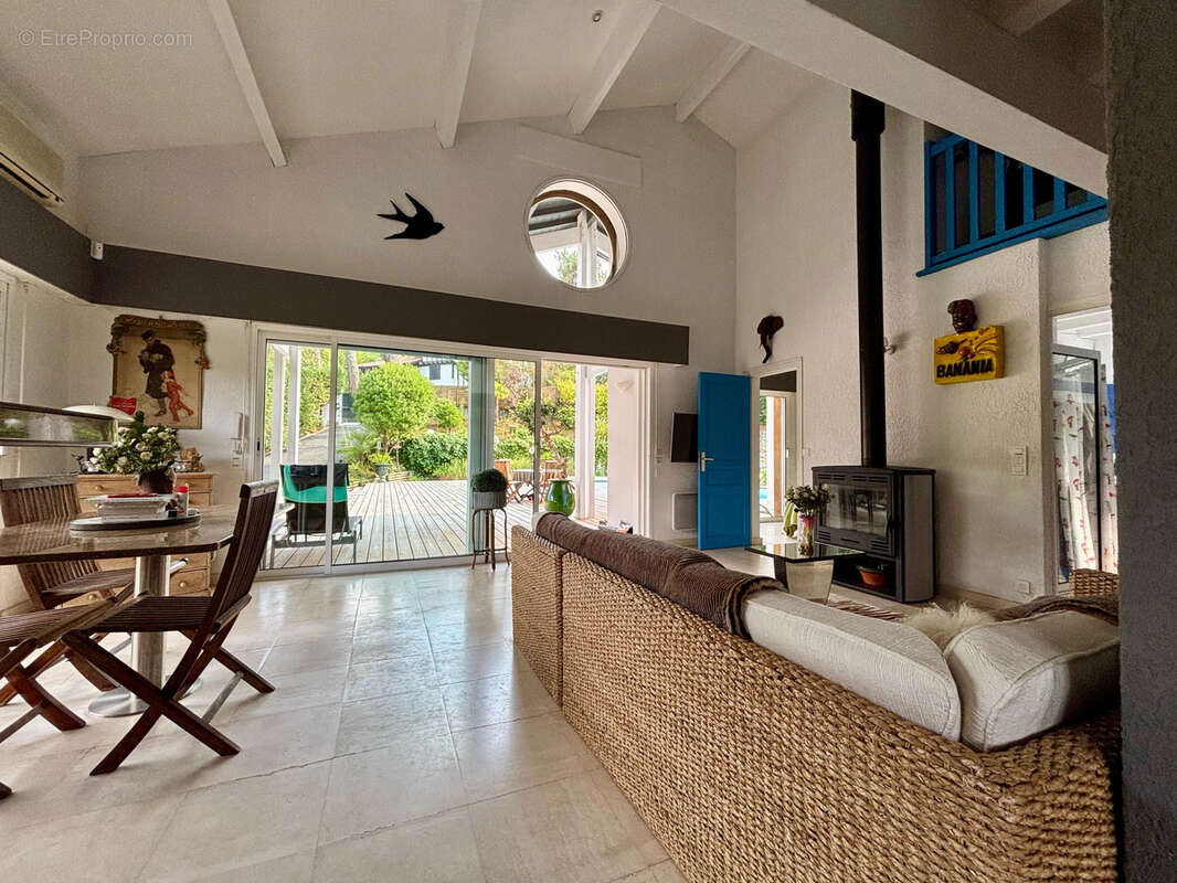 Villa d’architecte perchée dans les arbres avec piscine et vue panoramique - photo 8