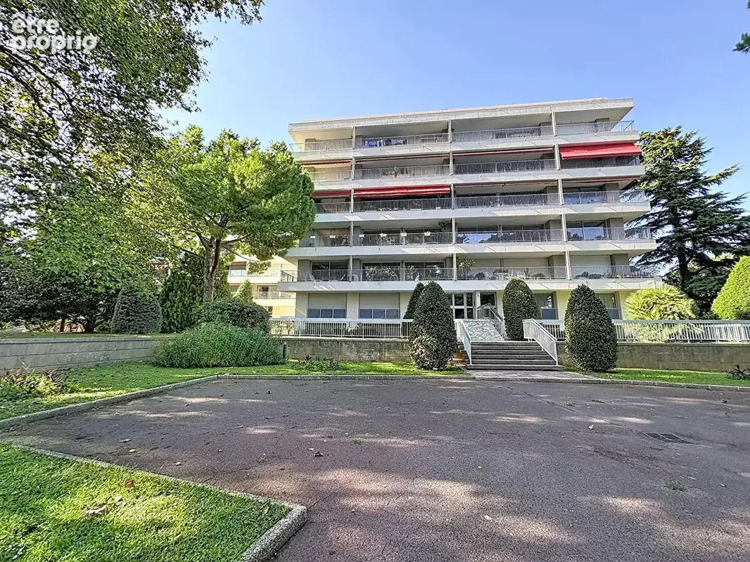 A vendre en exclusivité un appartement T4/5 de 145 m2 avec terrasse de 36 m2 secteur St Anne 13008 MARSEILLE - photo 3