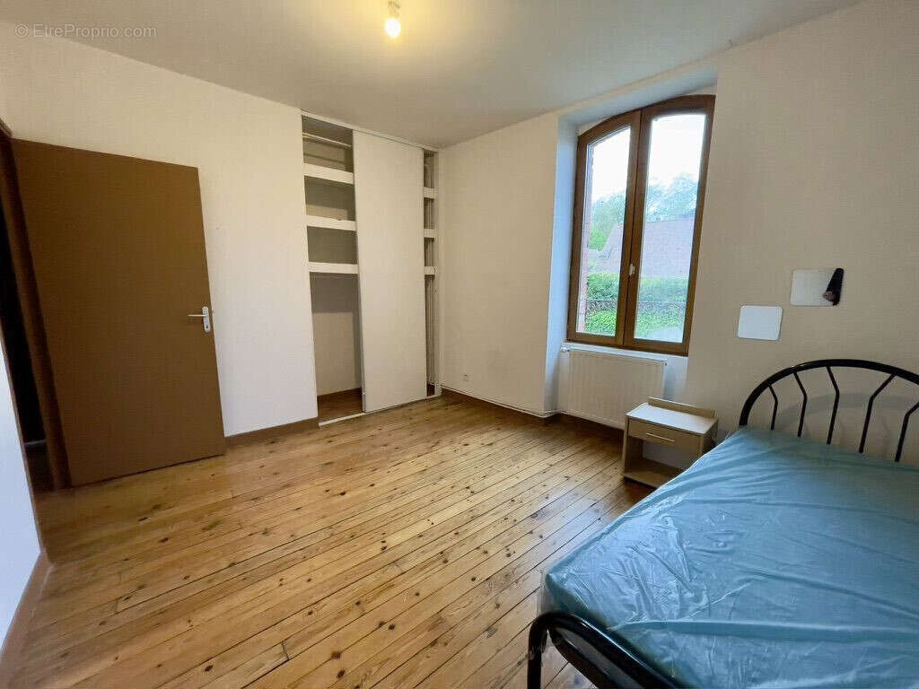 Appartement à BELLENAVES