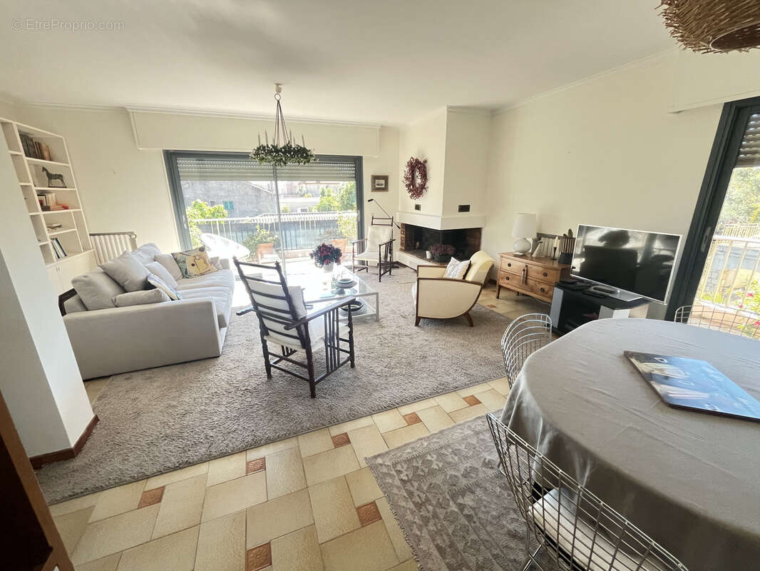 Appartement à VALLAURIS