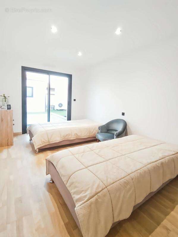 Maison à SAINT-SAUVEUR-D'AUNIS