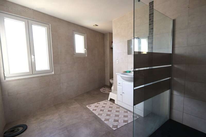 Maison à MANGIENNES