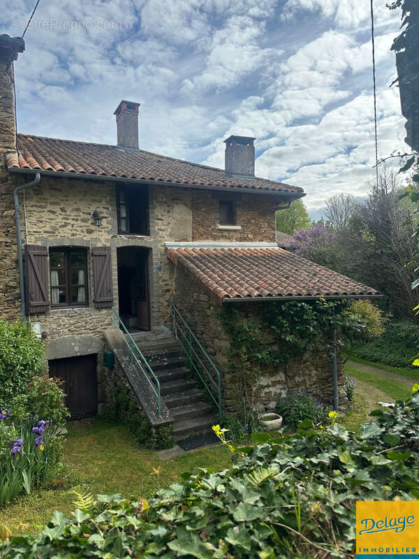 Maison à CHAMPAGNAC-LA-RIVIERE