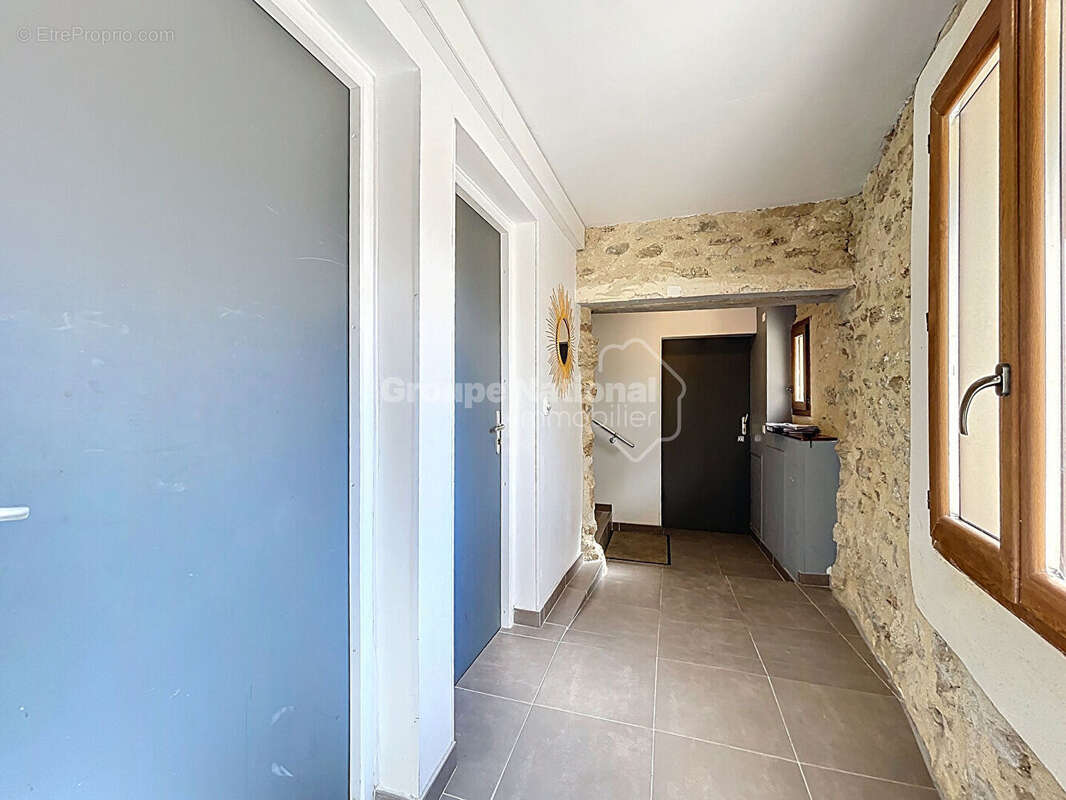 Appartement à ROCHEGUDE