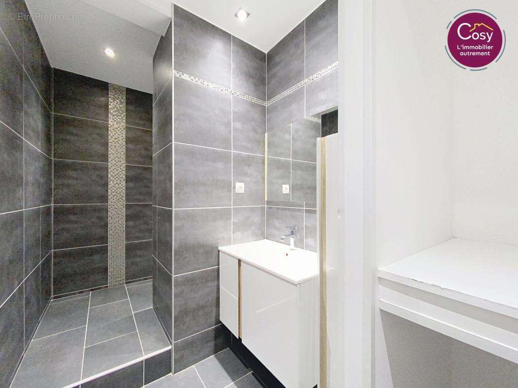 Appartement à COURMELLES