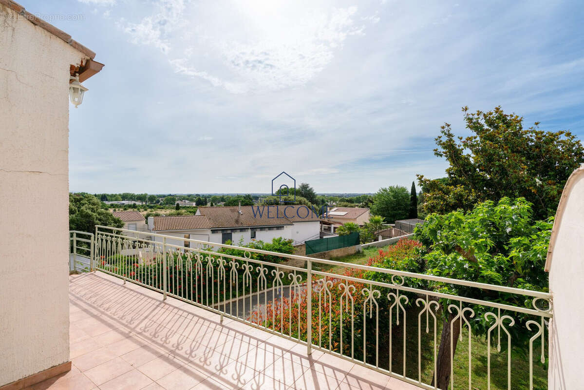 Appartement à UCHAUD