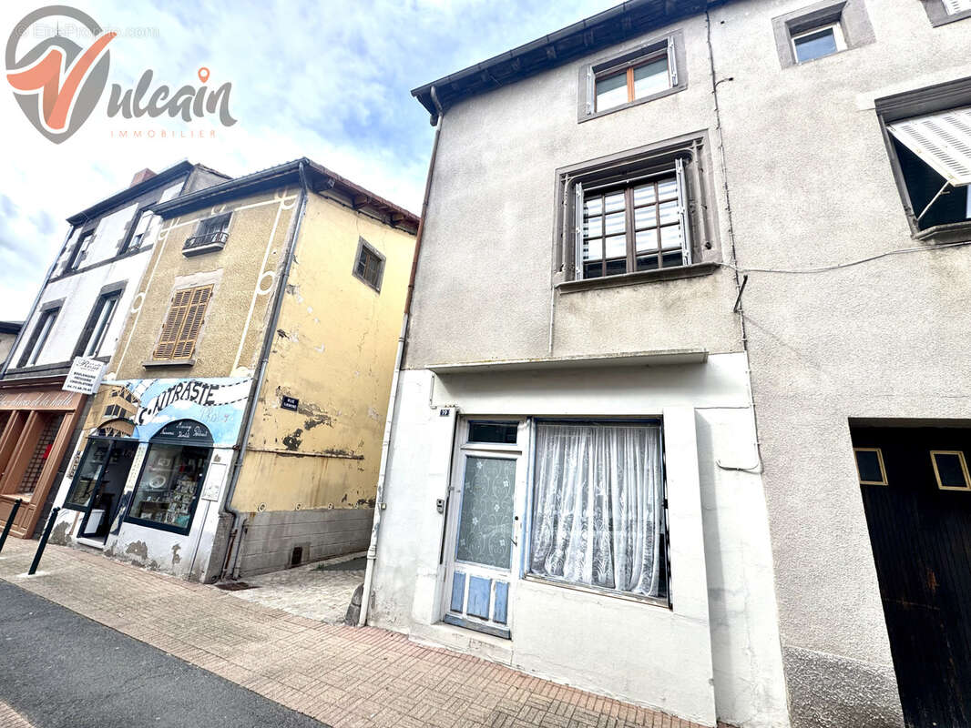 Maison à MARINGUES