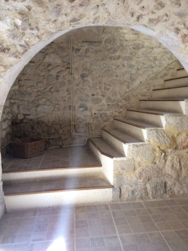 Appartement à LA GARDE-ADHEMAR