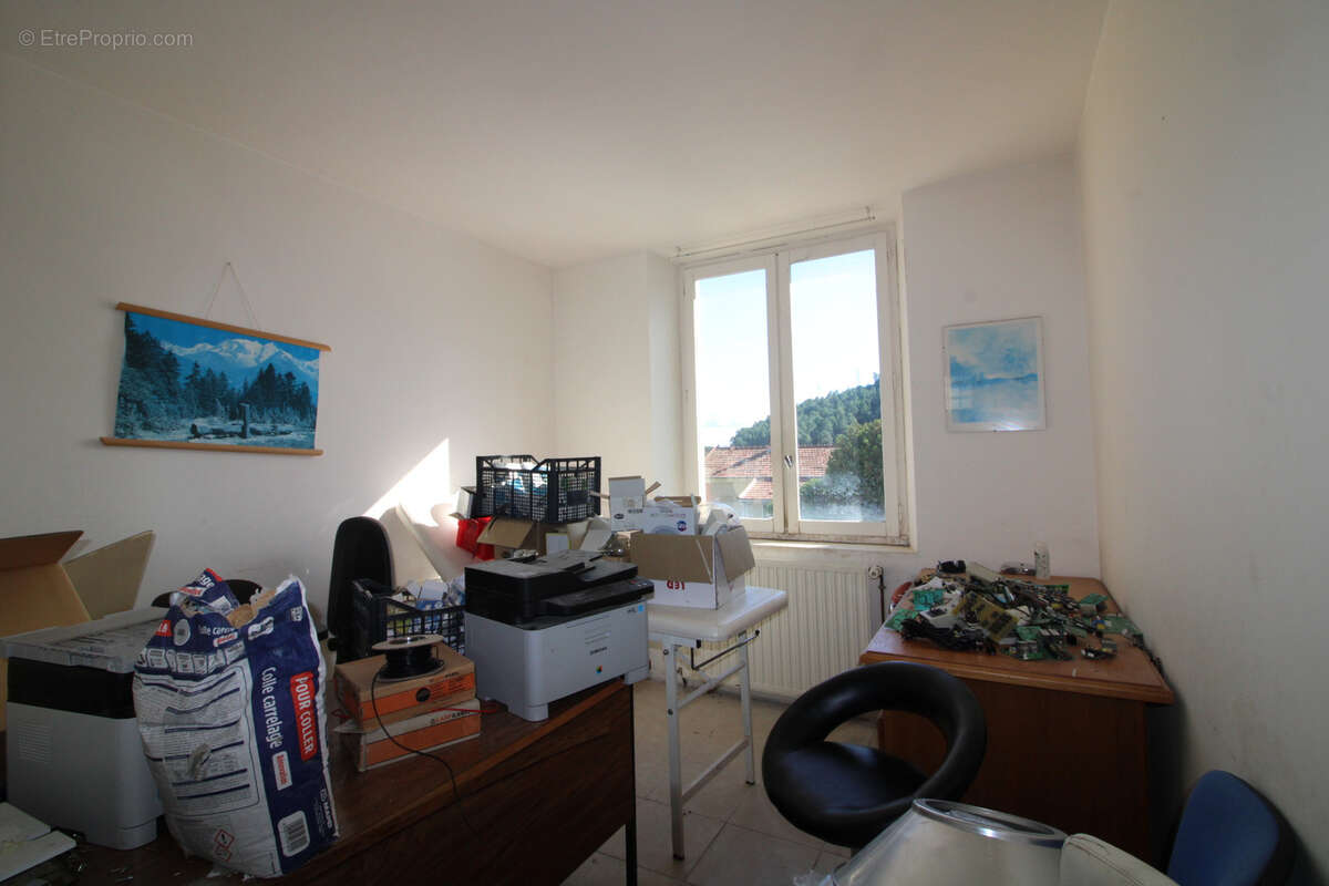 Commerce à SAINT-MARTIN-DE-VALGALGUES