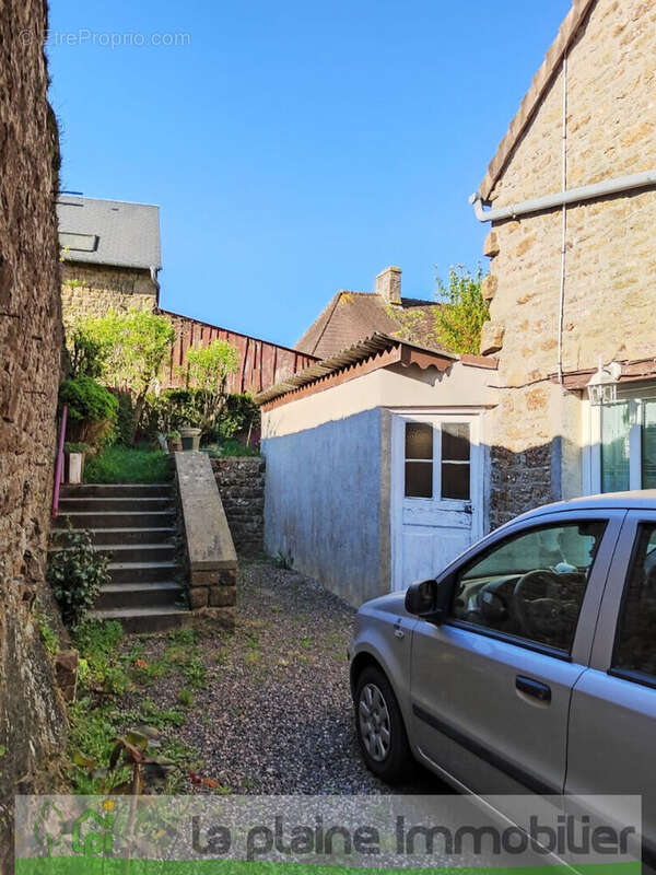 Maison à CARROUGES