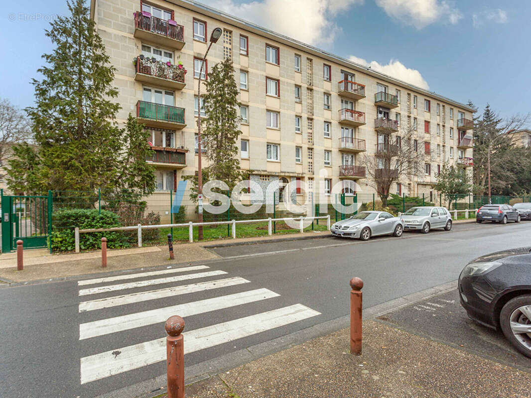 Appartement à SAINTE-GENEVIEVE-DES-BOIS
