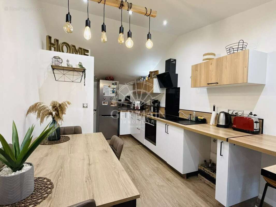 Maison à L'ISLE-SUR-LA-SORGUE