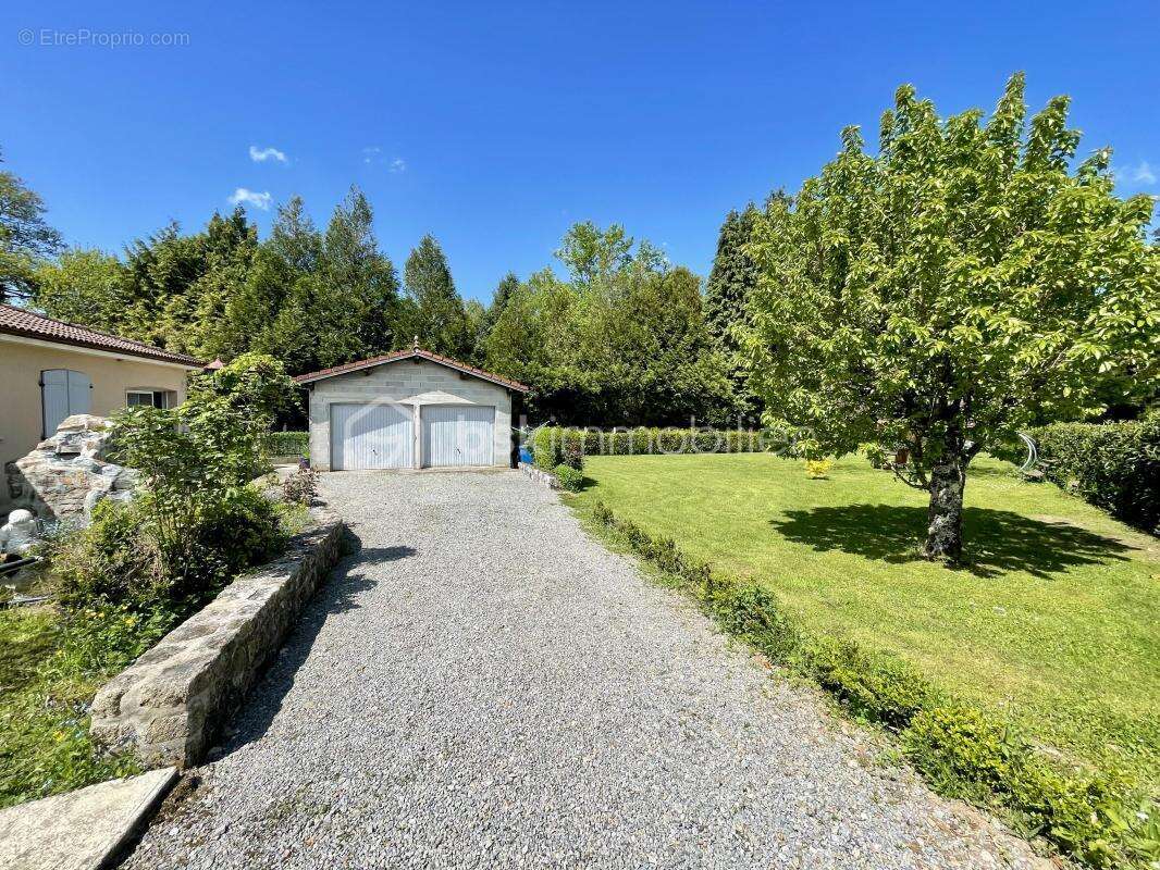 Maison à BONNAC-LA-COTE