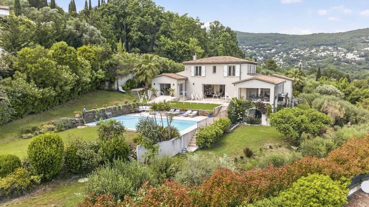 Maison à CHATEAUNEUF-GRASSE